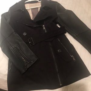 Girls Burberry trench coat size 10Y/138cm